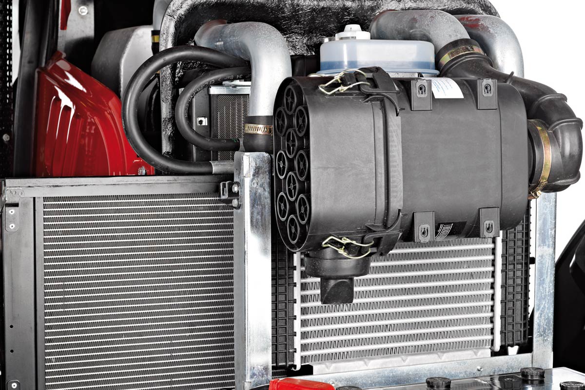 foto del magazzino ricambi con oltre 1500 parti di ricambio case IH